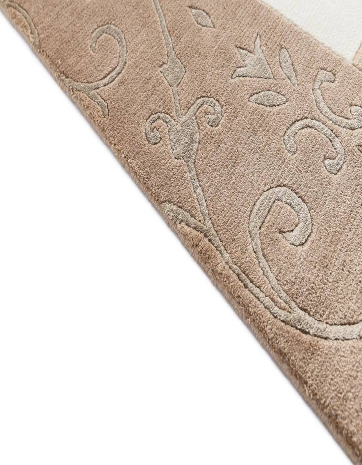 Detail image of  4' 7 x 6' 7  Hand Knotted Darya Wool Rug