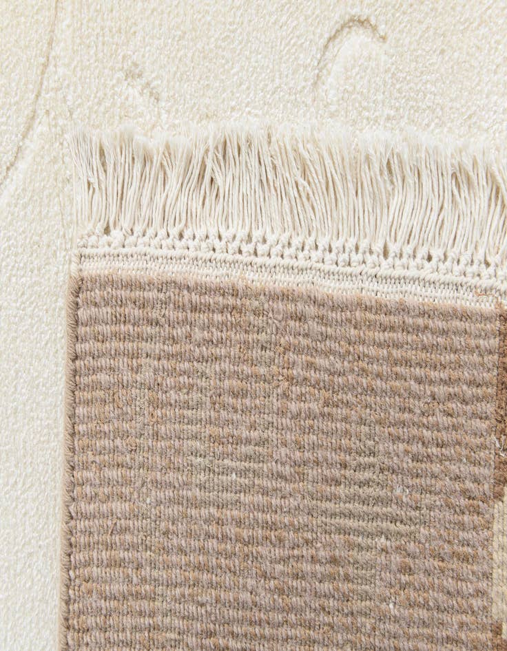 Detail image of  4' 7 x 6' 7  Hand Knotted Darya Wool Rug