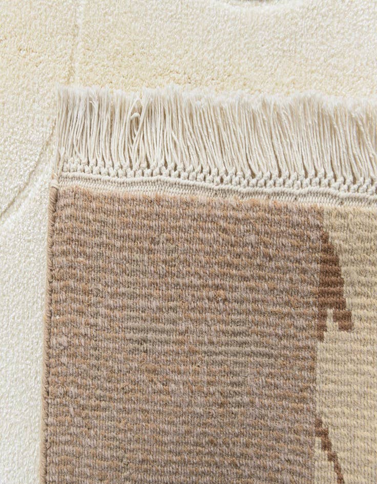 Detail image of  4' 7 x 6' 8  Hand Knotted Darya Wool Rug
