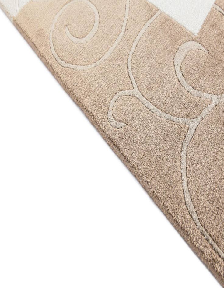 Detail image of  4' 7 x 6' 8  Hand Knotted Darya Wool Rug