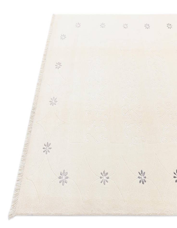 Detail image of  5' 8 x 8'  Hand Knotted Darya Rug