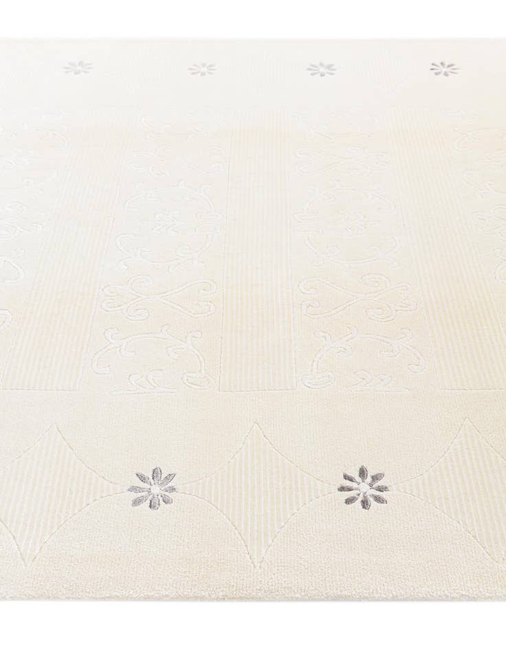 Detail image of  5' 8 x 8'  Hand Knotted Darya Rug