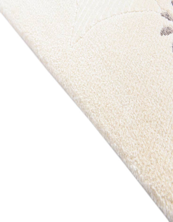 Detail image of  5' 8 x 8'  Hand Knotted Darya Rug