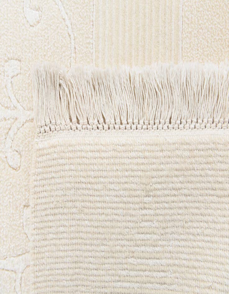 Detail image of  5' 8 x 8'  Hand Knotted Darya Rug