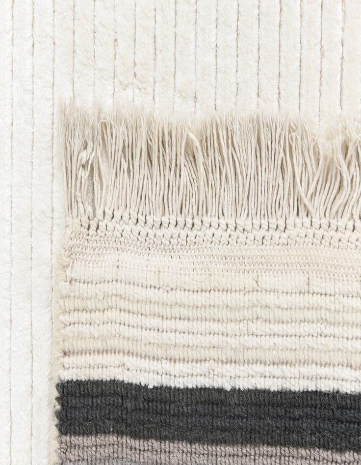 Detail image of  2' 9 x 4' 10  Hand Knotted Darya Wool Rug