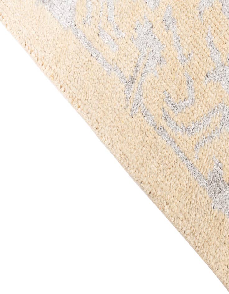 Detail image of  4' 10 x 8'  Hand Knotted Darya Rug