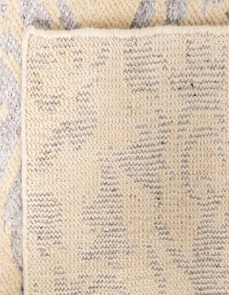 Detail image of  4' 10 x 7' 10  Hand Knotted Darya Rug