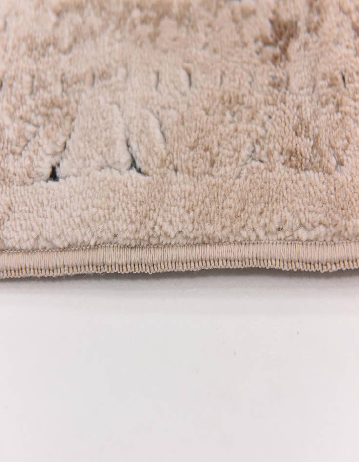 Detail image of  5' x 7' 8 Eliza Rug