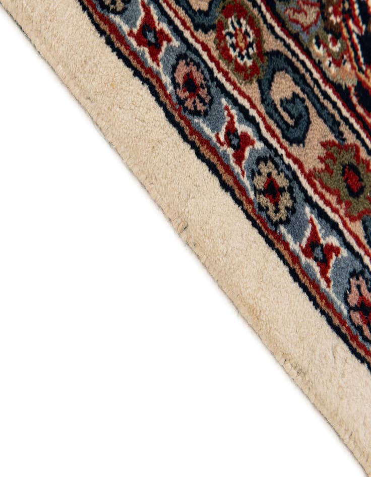 Detail image of  6' 5 x 10'  Hand Knotted Farahan Wool Rug