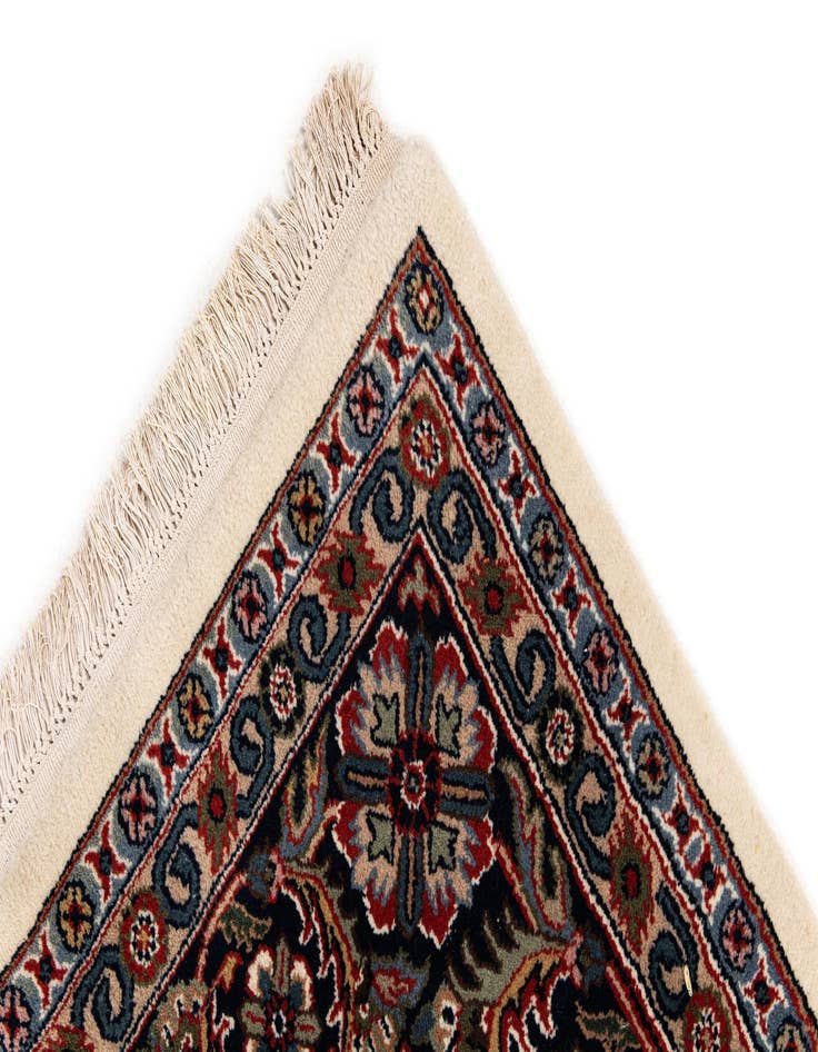 Detail image of  6' 5 x 10'  Hand Knotted Farahan Wool Rug