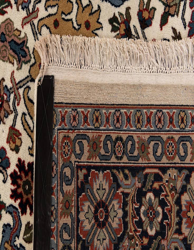 Detail image of  6' 5 x 10'  Hand Knotted Farahan Wool Rug