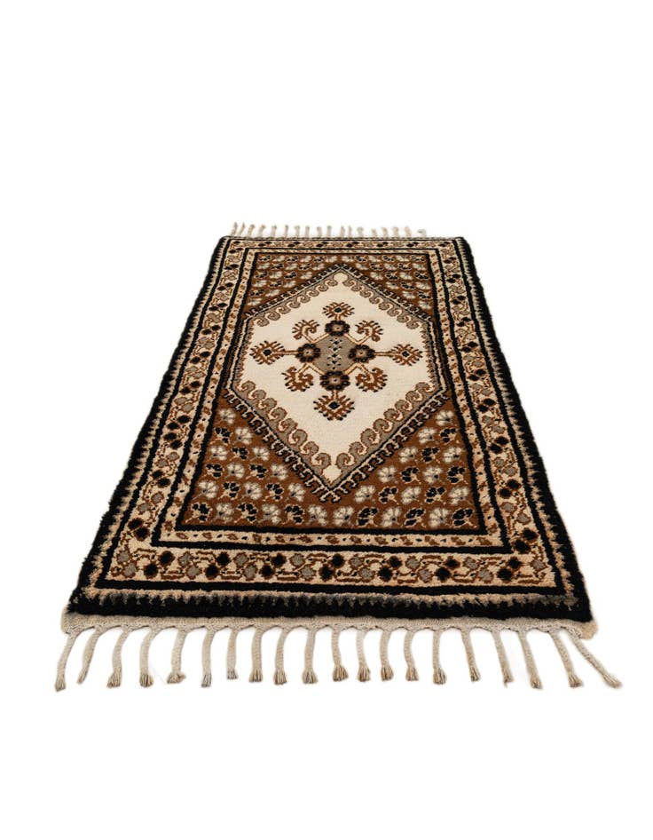 Detail image of  2' 8 x 4' 10  Hand Knotted Fars Wool Rug