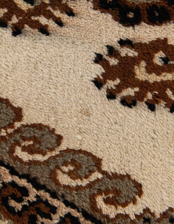 Detail image of  2' 8 x 4' 10  Hand Knotted Fars Wool Rug