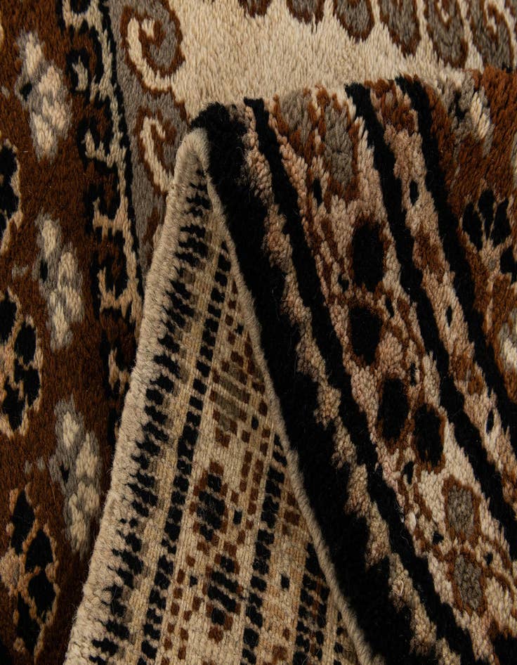Detail image of  2' 8 x 4' 10  Hand Knotted Fars Wool Rug