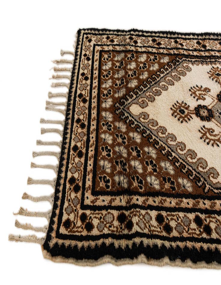 Detail image of  2' 8 x 4' 10  Hand Knotted Fars Wool Rug