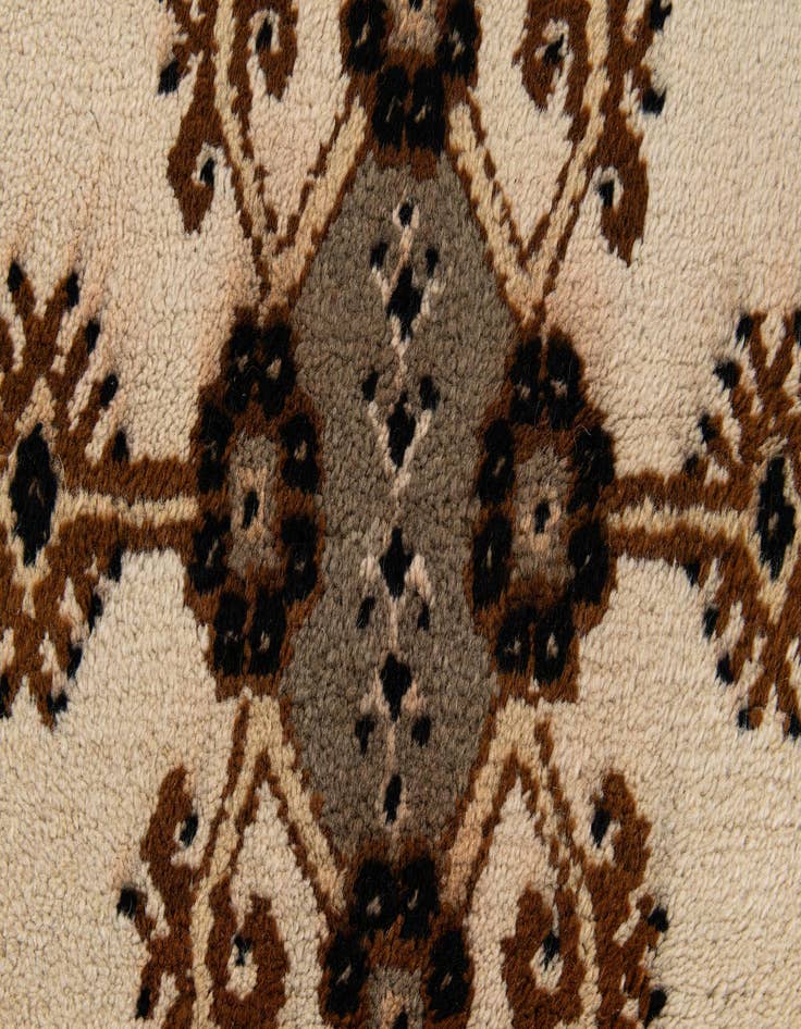 Detail image of  2' 8 x 4' 10  Hand Knotted Fars Wool Rug