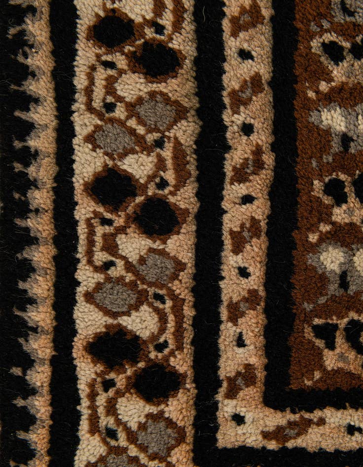 Detail image of  2' 8 x 4' 10  Hand Knotted Fars Wool Rug