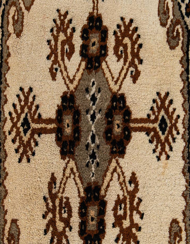 Detail image of  2' 8 x 4' 10  Hand Knotted Fars Wool Rug