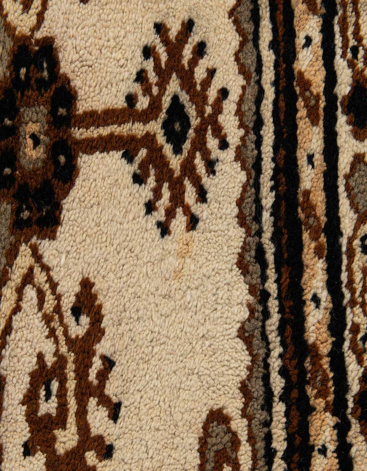 Detail image of  2' 8 x 4' 10  Hand Knotted Fars Wool Rug