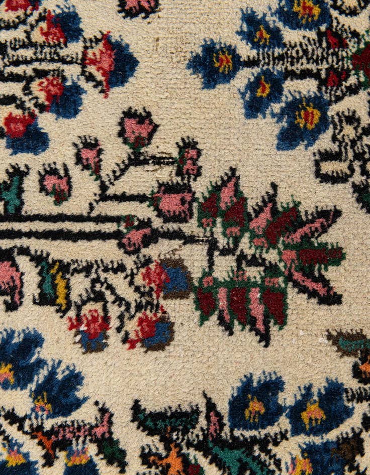 Detail image of  2' x 2' 6  Hand Knotted Hamedan Wool Rug