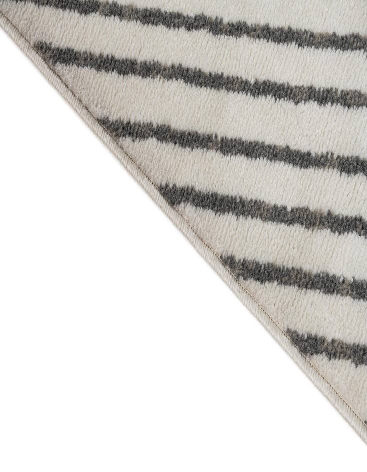 Detail image of  5' 3 x 7' 7 Hanahan Rug