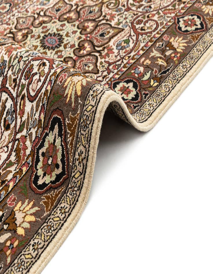 Detail image of  3' x 5'  Hand Knotted Kashmir Oriental Wool Rug