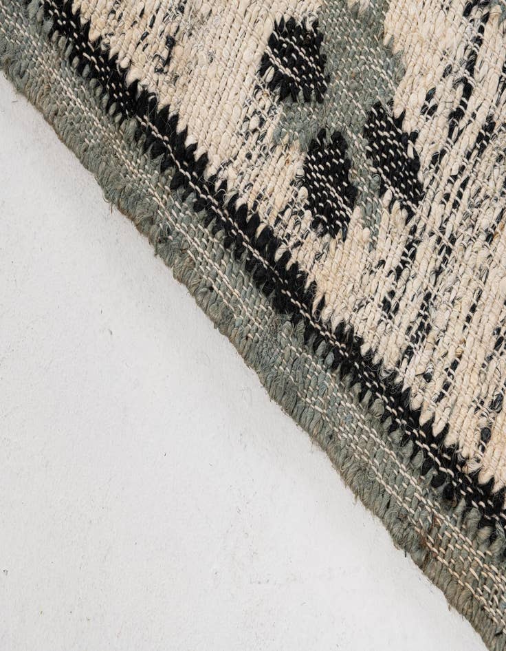 Detail image of  5' 2 x 8' 2  Hand Woven Kilim Jute Rug