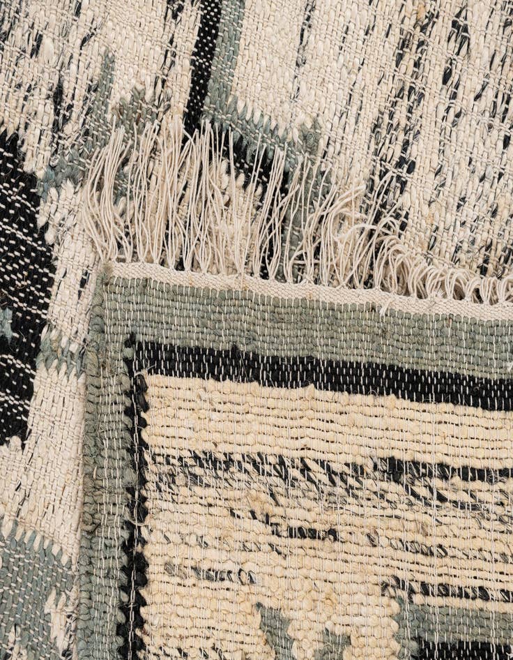 Detail image of  5' 2 x 8' 2  Hand Woven Kilim Jute Rug