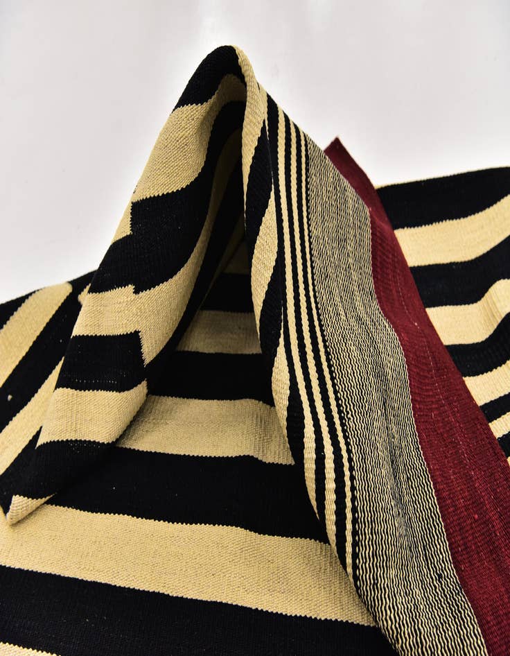 Detail image of  4' 2 x 5' 9  Hand Woven Kilim Modern Wool Rug