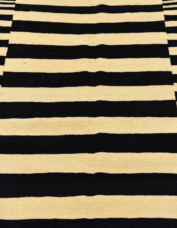 Detail image of  4' 2 x 5' 9  Hand Woven Kilim Modern Wool Rug