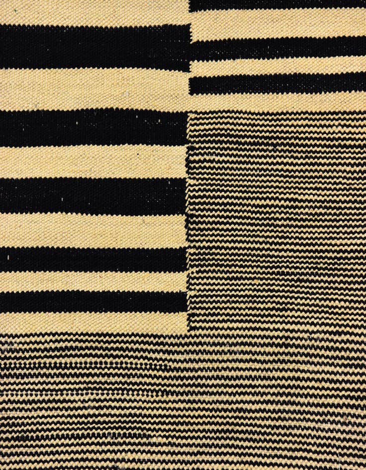 Detail image of  4' 3 x 5' 9  Hand Woven Kilim Modern Wool Rug