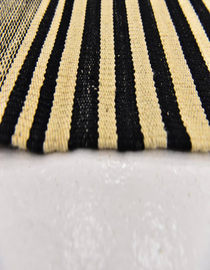 Detail image of  4' 3 x 5' 9  Hand Woven Kilim Modern Wool Rug