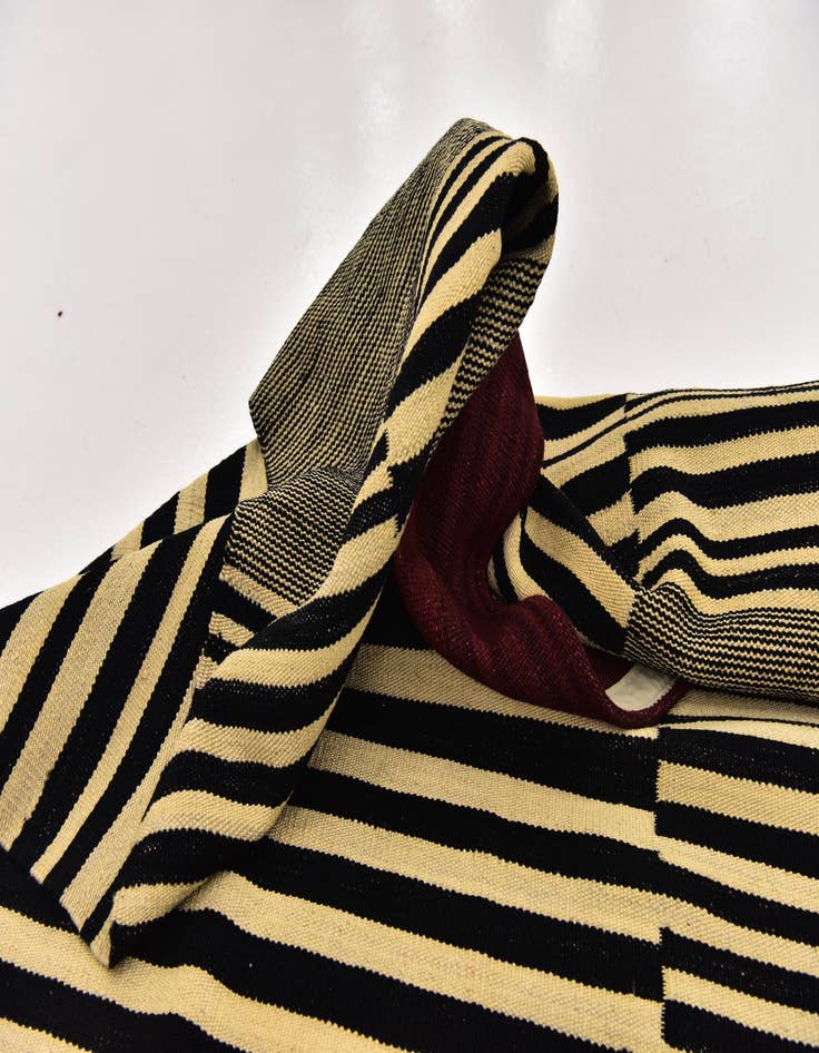 Detail image of  4' 2 x 5' 10  Hand Woven Kilim Modern Wool Rug