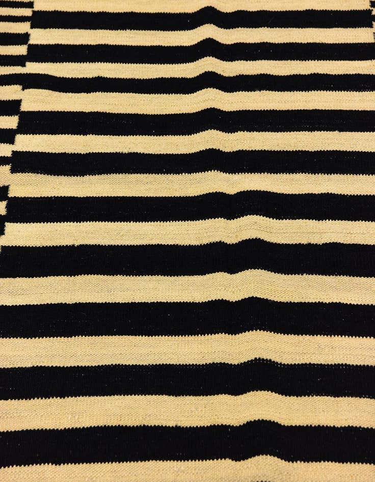 Detail image of  4' 2 x 5' 10  Hand Woven Kilim Modern Wool Rug