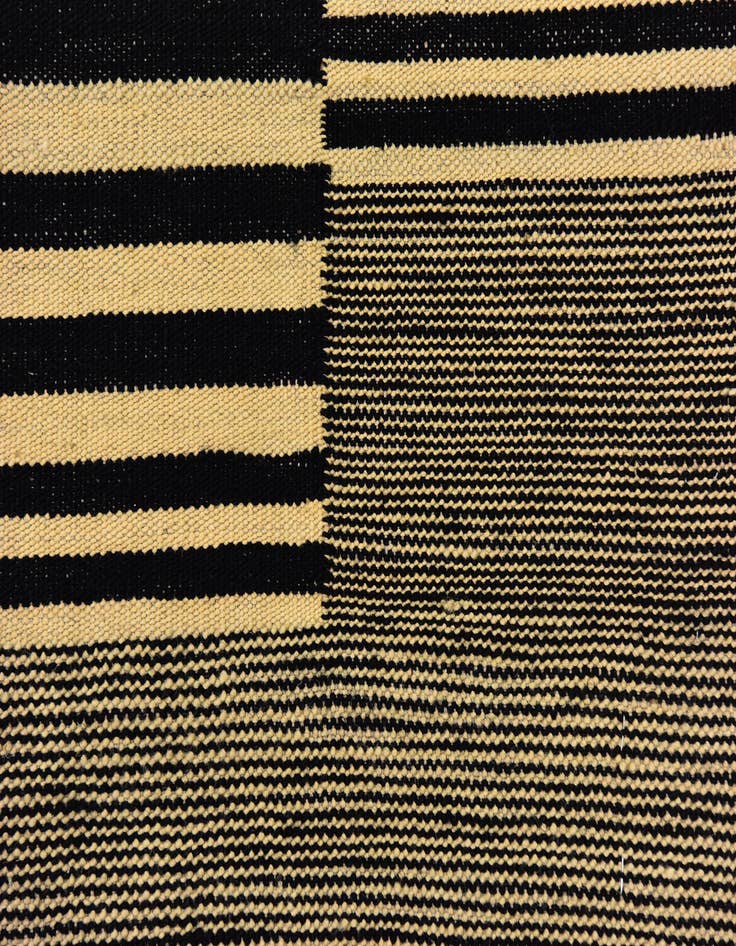 Detail image of  4' 2 x 5' 10  Hand Woven Kilim Modern Wool Rug