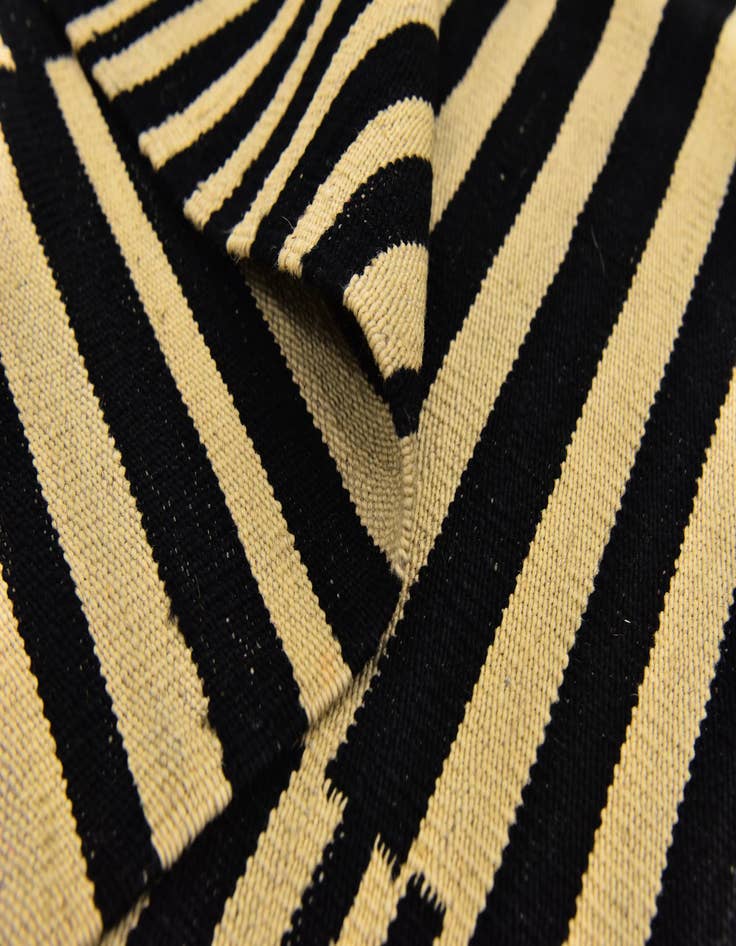 Detail image of  4' 2 x 5' 10  Hand Woven Kilim Modern Wool Rug