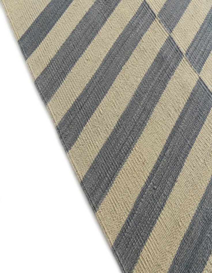 Detail image of  7' x 9' 5  Hand Woven Kilim Modern Wool Rug