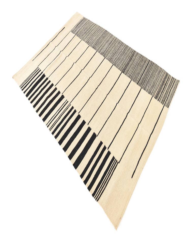 Detail image of  4' 1 x 5' 10  Hand Woven Kilim Modern Wool Rug