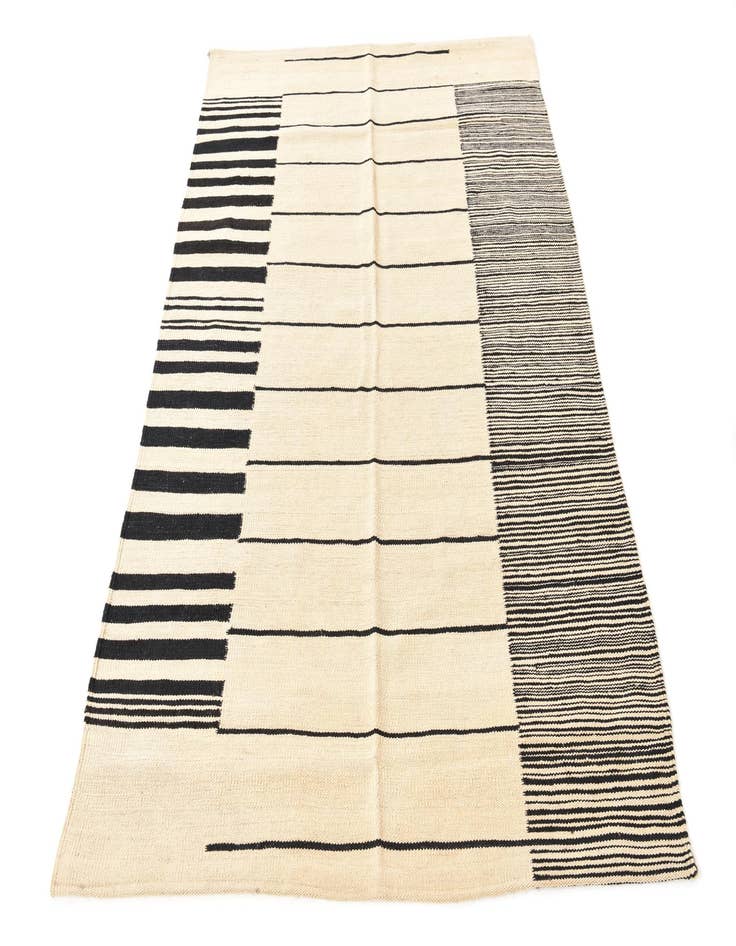 Detail image of  4' 1 x 5' 10  Hand Woven Kilim Modern Wool Rug