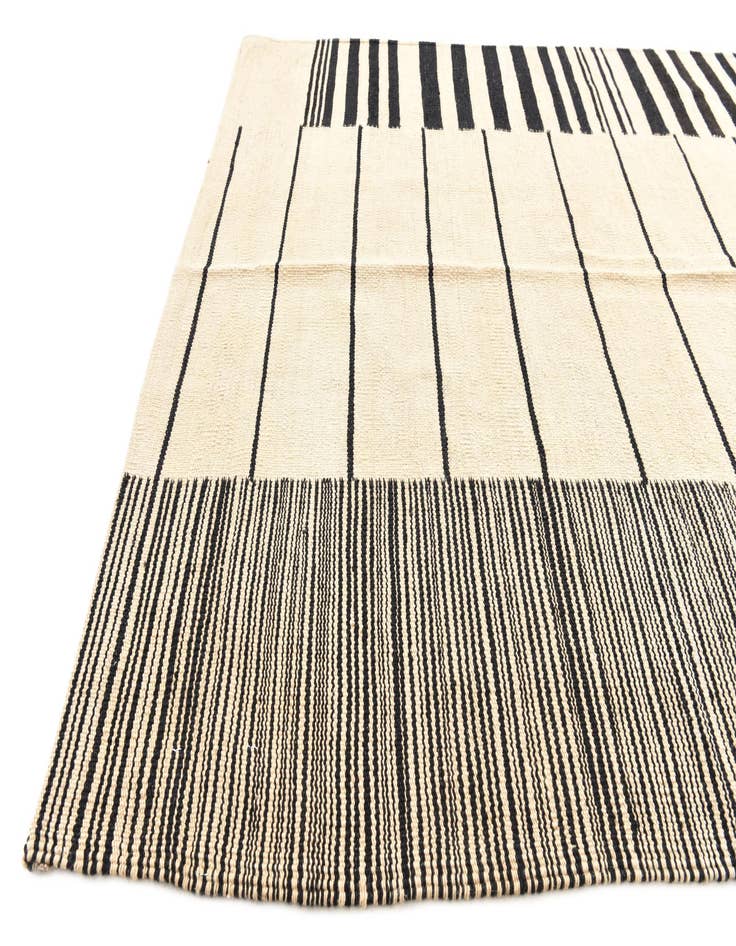 Detail image of  4' 1 x 5' 10  Hand Woven Kilim Modern Wool Rug