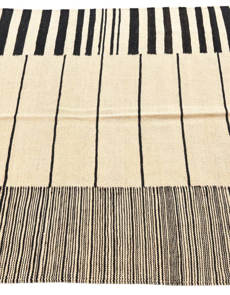 Detail image of  4' 1 x 5' 10  Hand Woven Kilim Modern Wool Rug