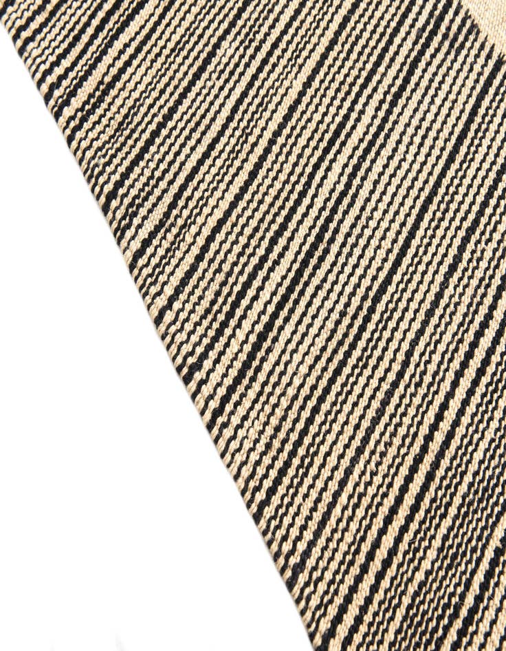 Detail image of  4' 1 x 5' 10  Hand Woven Kilim Modern Wool Rug