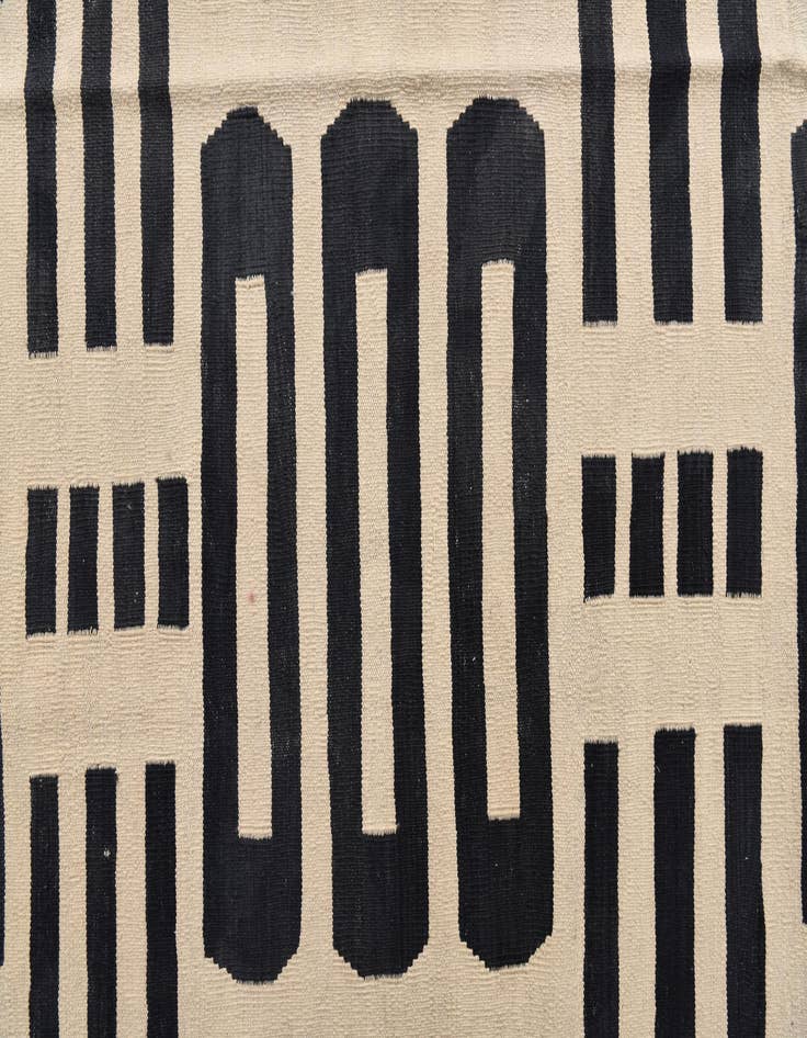 Detail image of  8' 5 x 9' 8  Hand Woven Kilim Modern Wool Rug