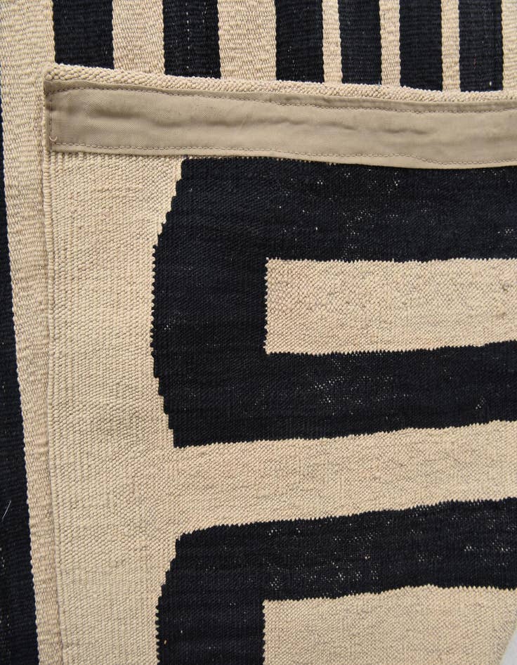 Detail image of  8' 5 x 9' 8  Hand Woven Kilim Modern Wool Rug