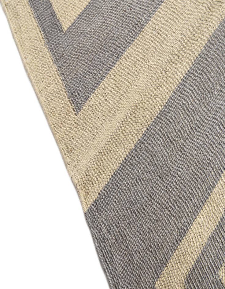 Detail image of  4' 11 x 6' 6  Hand Woven Kilim Modern Wool Rug