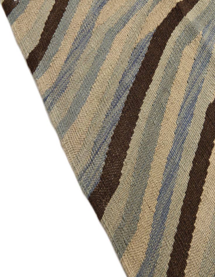 Detail image of  4' 8 x 5' 10  Hand Woven Kilim Modern Wool Rug