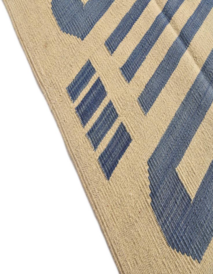 Detail image of  6' 7 x 9' 9  Hand Woven Kilim Modern Wool Rug