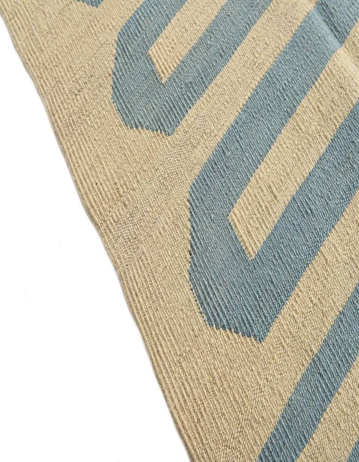 Detail image of  5' 2 x 6' 5  Hand Woven Kilim Modern Wool Rug