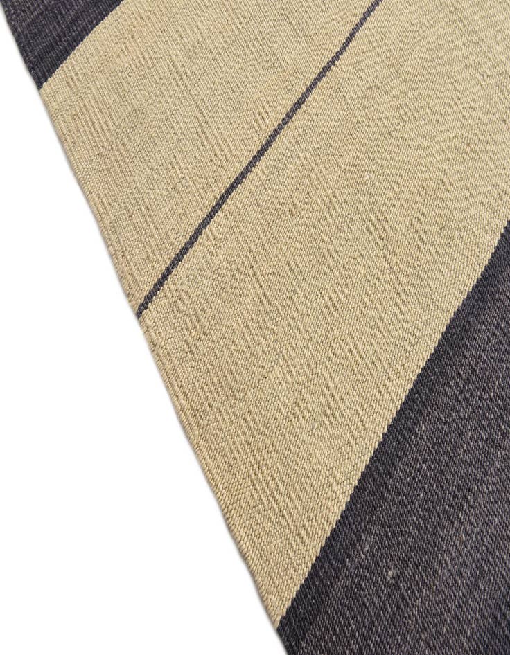 Detail image of  6' 9 x 9' 3  Hand Woven Kilim Modern Wool Rug