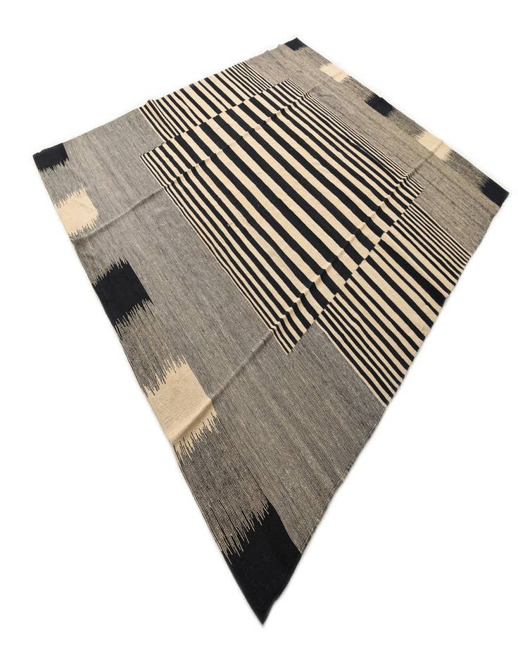 Detail image of  8' 2 x 9' 10  Hand Woven Kilim Modern Wool Rug